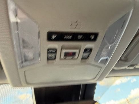 Used 2021 Toyota RAV4 XLE w/ Convenience Package image 19