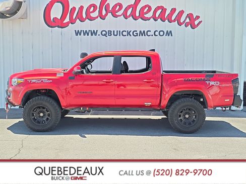 Used 2022 Toyota Tacoma TRD Sport w/ TRD Premium Sport Package AWD/4WD image 4