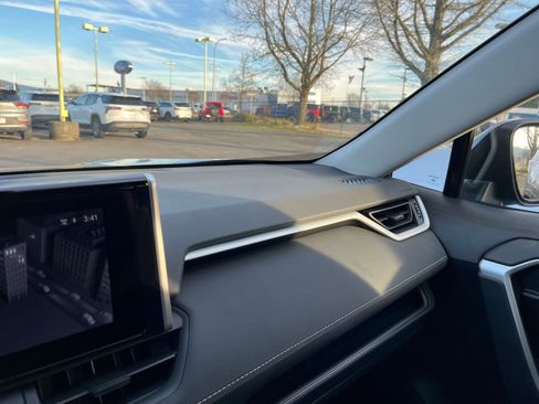 Used 2025 Toyota RAV4 LE image 34