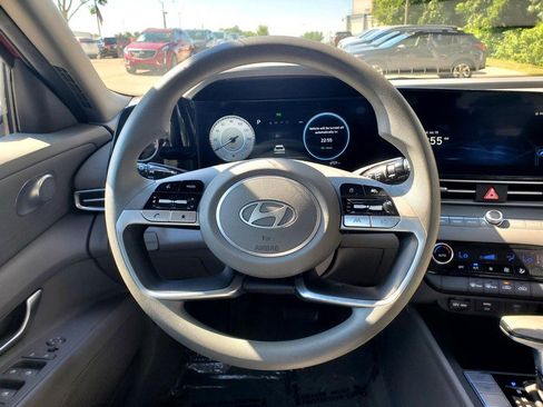 Used 2024 Hyundai Elantra SEL FWD image 9