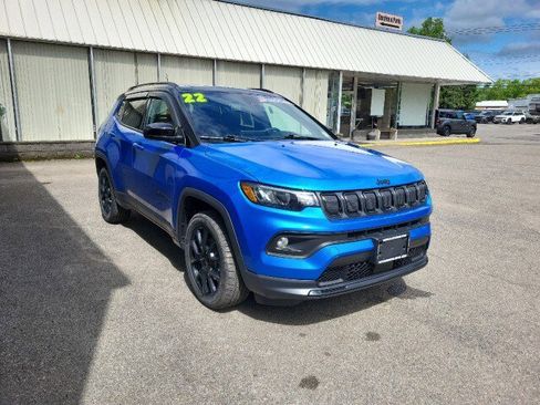 Used 2022 Jeep Compass Latitude w/ Sun and Sound Group AWD/4WD image 5