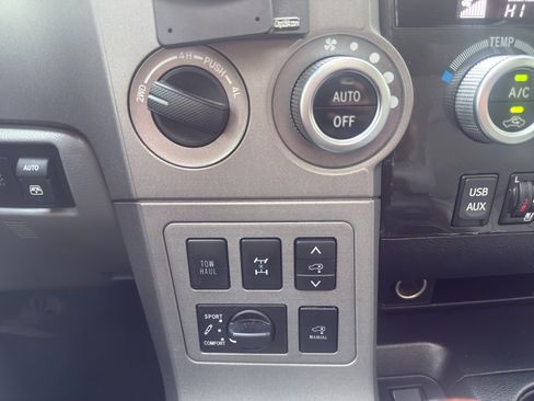 Used 2013 Toyota Sequoia Platinum image 17