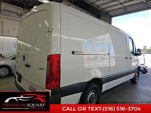 Used 2022 Mercedes-Benz Sprinter 1500 image 4