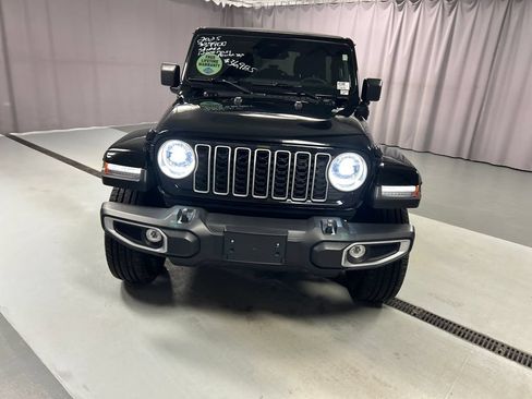Used 2025 Jeep Wrangler Unlimited Sahara w/ Safety Group AWD/4WD image 2