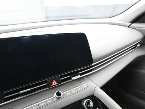 Used 2023 Hyundai Elantra SEL w/ Convenience Package image 31