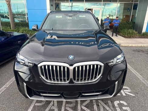 Used 2025 BMW X5 xDrive50e w/ Parking Assistance Package AWD/4WD image 2