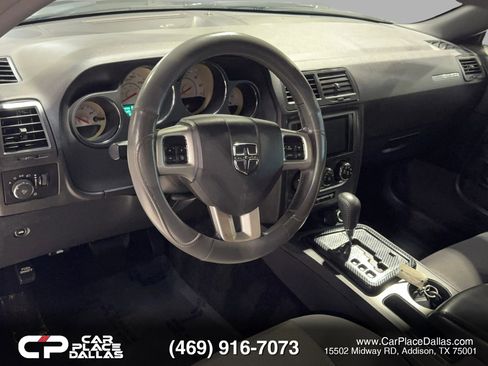 Used 2014 Dodge Challenger SXT RWD image 18