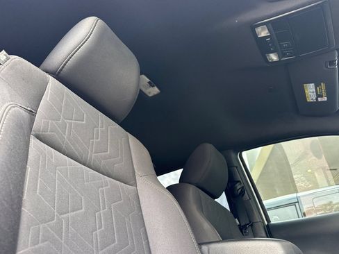 Used 2019 Toyota Tacoma TRD Off-Road w/ Technology Package RWD image 17