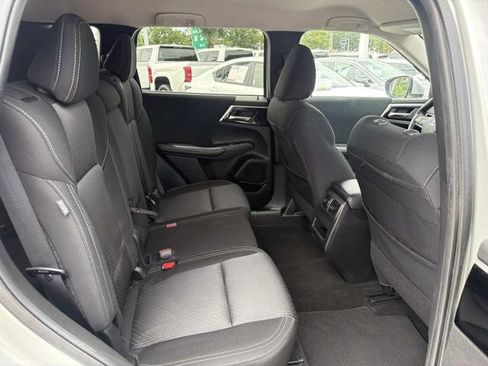 Used 2024 Mitsubishi Outlander ES FWD image 19