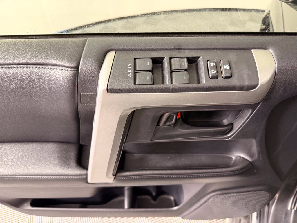 Used 2013 Toyota 4Runner Limited AWD/4WD image 18