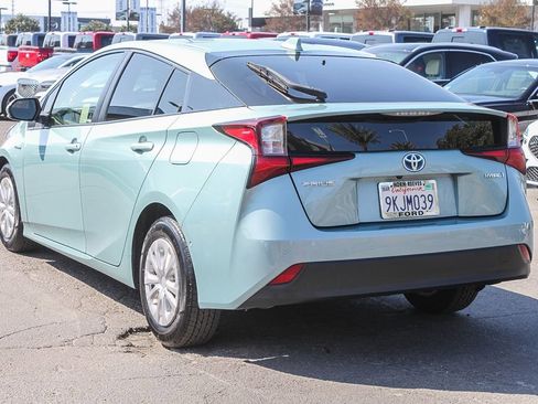 Used 2022 Toyota Prius LE image 9