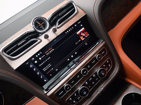 Certified 2025 Bentley Bentayga Extended Wheelbase image 25