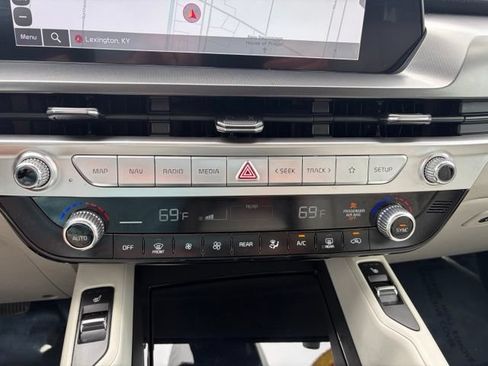 Used 2023 Kia Telluride S w/ S Sunroof Package FWD image 23