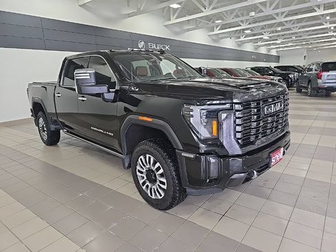 Used 2024 GMC Sierra 3500 Denali Ultimate AWD/4WD image 7