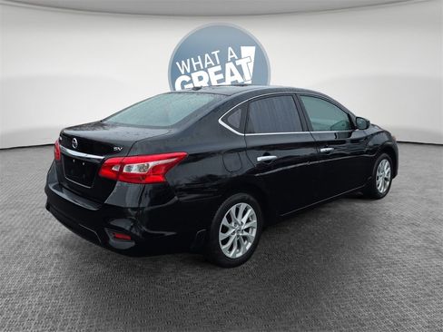 Used 2019 Nissan Sentra SV image 3