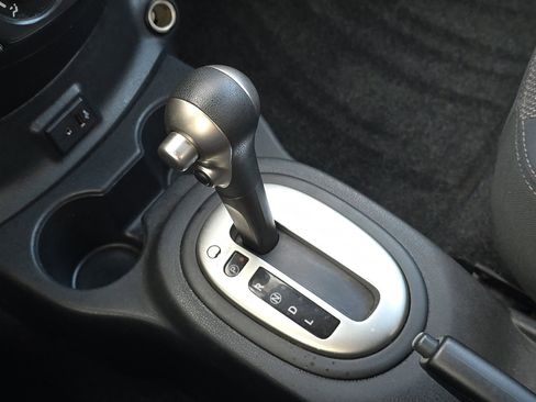 Used 2017 Nissan Versa SV image 19