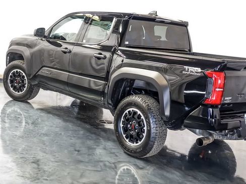 Used 2025 Toyota Tacoma TRD Off-Road AWD/4WD image 11