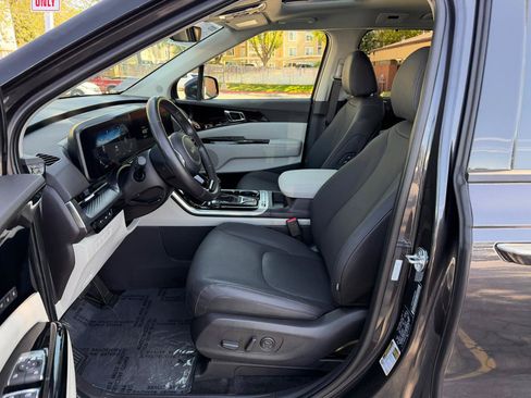 Used 2024 Kia Carnival SX Prestige FWD image 4