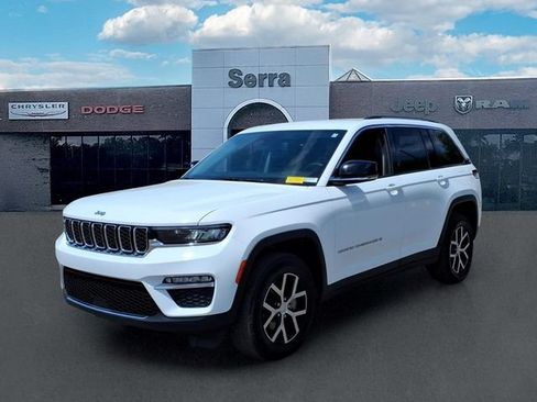 Used 2023 Jeep Grand Cherokee Limited AWD/4WD image 3