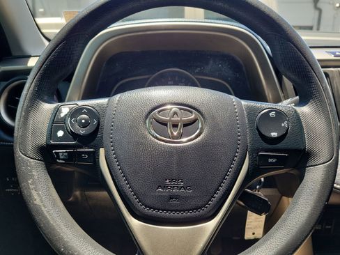 Used 2015 Toyota RAV4 XLE FWD image 18