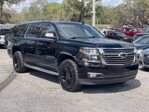 Used 2018 Chevrolet Suburban Premier image 18