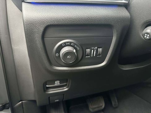 New 2025 Jeep Grand Cherokee Summit w/ Luxury Tech Group V image 25