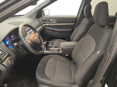 Used 2019 Ford Explorer XLT w/ Equipment Group 201A AWD/4WD image 17