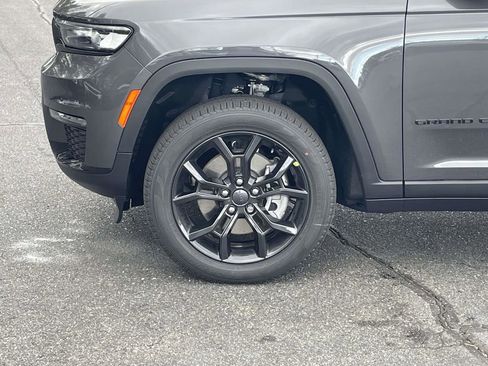 New 2025 Jeep Grand Cherokee L Limited w/ Trailer Tow Package AWD/4WD image 10