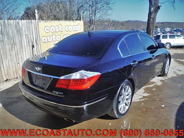 Used 2009 Hyundai Genesis 3.8 w/ Technology Pkg 4 RWD image 2