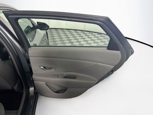 Used 2025 Hyundai Elantra Sport FWD image 28