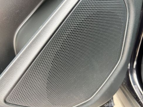 Used 2022 Ford Explorer XLT image 21