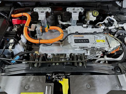 Used 2023 Nissan Ariya AWD image 33