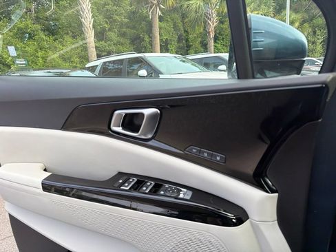 Certified 2024 Kia Carnival SX Prestige FWD image 18