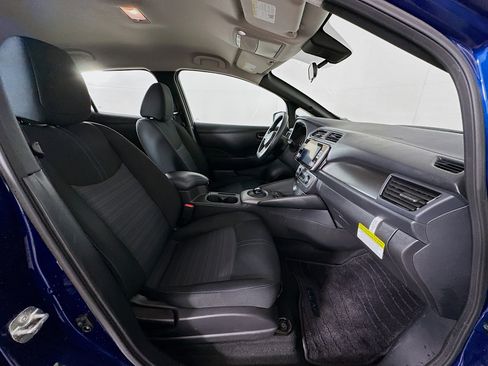 Used 2024 Nissan Leaf S image 29