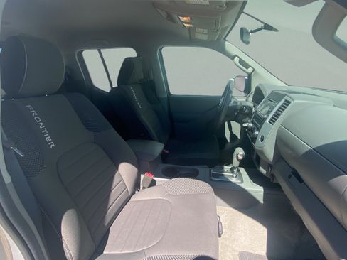 Used 2015 Nissan Frontier Desert Runner RWD image 26