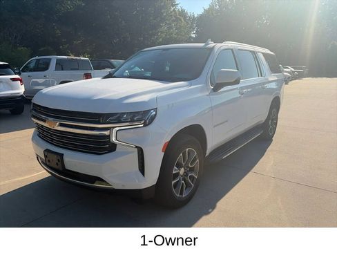 Used 2021 Chevrolet Suburban LT w/ LT Signature Plus Package AWD/4WD image 3