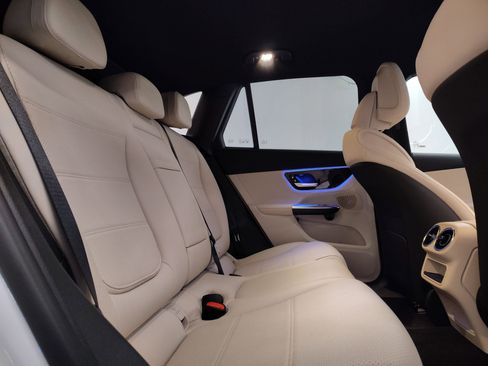 Used 2025 Mercedes-Benz GLC 300 image 28