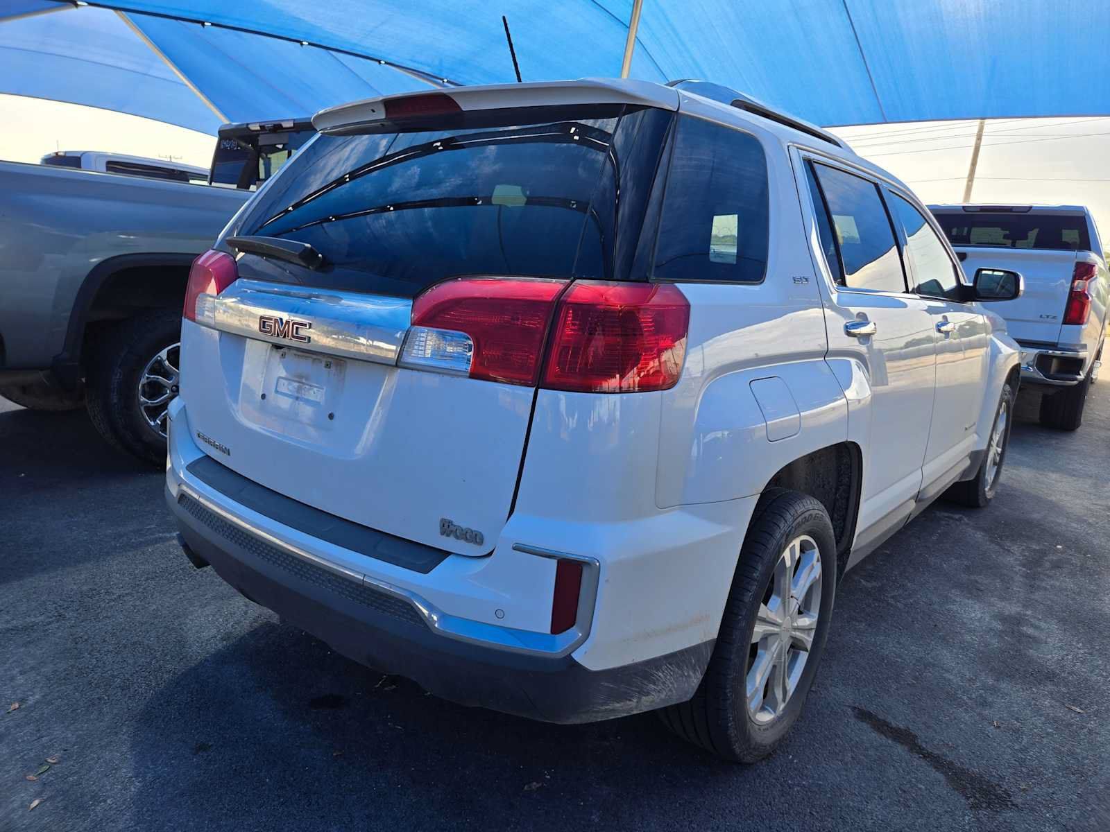 Used 2017 GMC Terrain SLT w/ Open Road Package FWD image 4