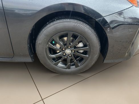 Used 2022 Toyota Prius LE image 21