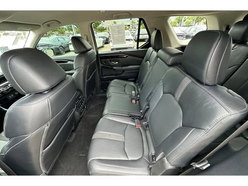 Used 2025 Honda Pilot EX-L image 14