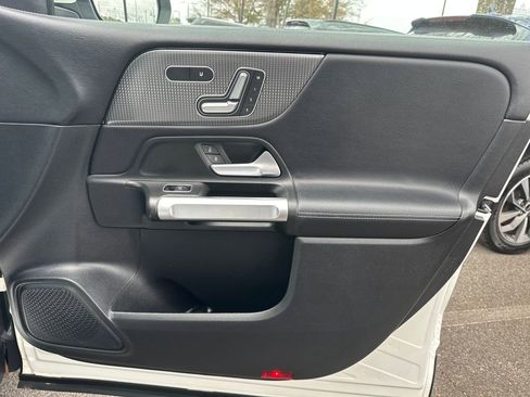 Used 2021 Mercedes-Benz GLB 250 4MATIC image 35