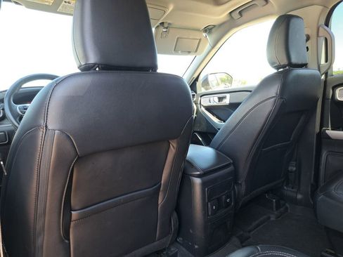 Used 2022 Ford Explorer Limited w/ Equipment Group 301A RWD image 22
