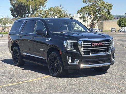 Used 2023 GMC Yukon SLT w/ SLT Premium Package image 1