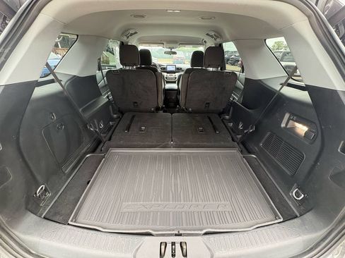 Used 2023 Ford Explorer XLT AWD/4WD image 29