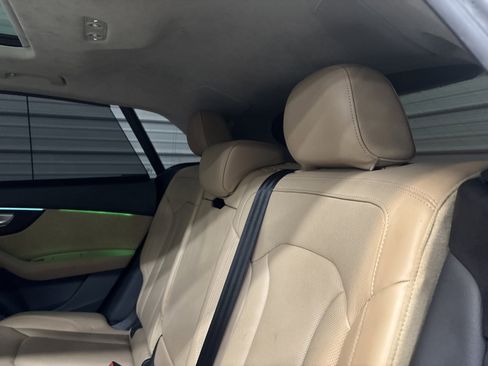 Used 2019 Audi Q8 Prestige w/ Luxury Package image 23