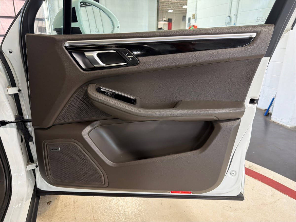 Used 2018 Porsche Macan AWD/4WD image 27