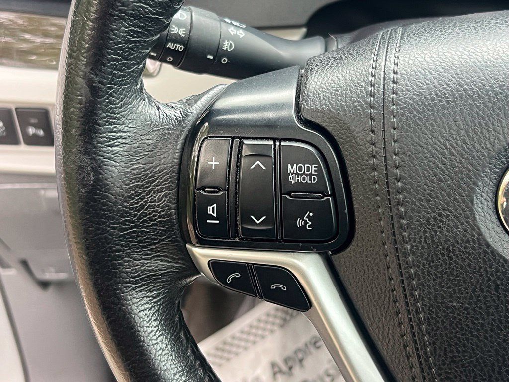 Used 2020 Toyota Sienna XLE AWD/4WD image 17