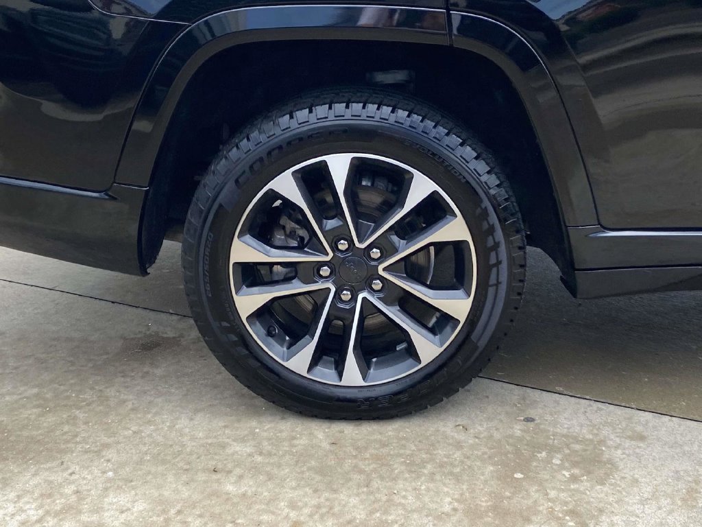 Used 2021 Jeep Grand Cherokee L Overland w/ Luxury Tech Group IV AWD/4WD image 11
