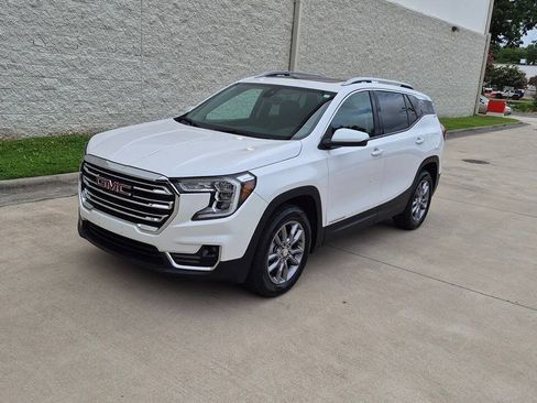 Used 2022 GMC Terrain SLT w/ Infotainment Package II AWD/4WD image 2