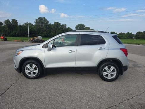 Used 2020 Chevrolet Trax LT w/ LT Convenience Package FWD image 10